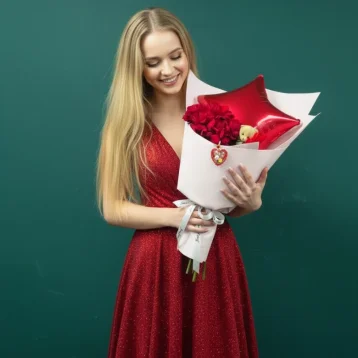 Букет из красных французских роз «Звезда»