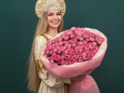 Букет из кустовой розы «Настенька »