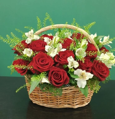 Композиция в  корзине «Танец любви» 