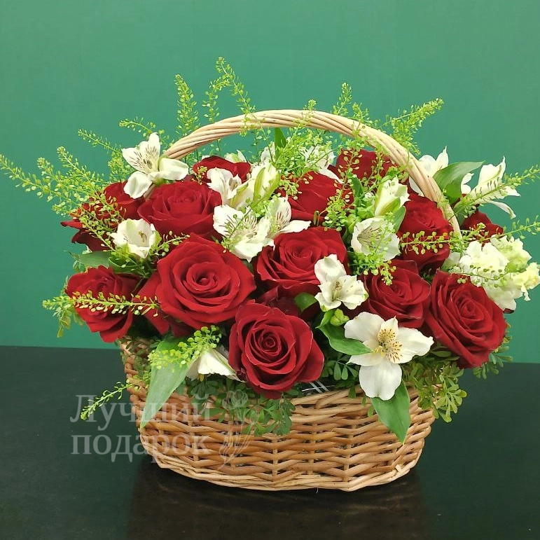 Композиция в  корзине &laquo;Танец любви&raquo; 