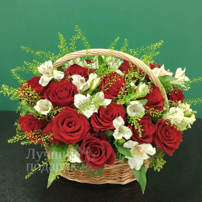 Композиция в  корзине &laquo;Танец любви&raquo; 
