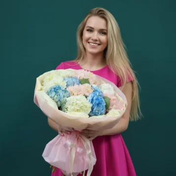 Гортензия  «Радуга в облаках»