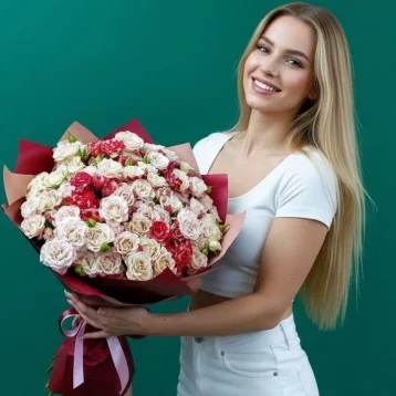 Букет из кустовой розы «Клубника со сливками »