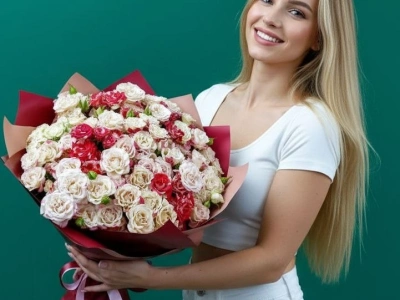 Букет из кустовой розы «Клубника со сливками »