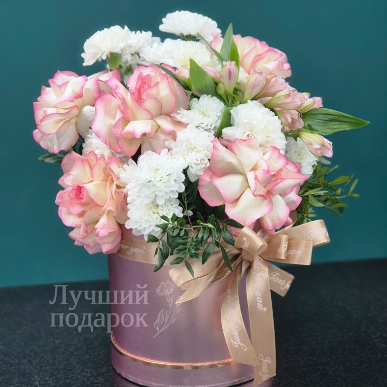 Композиция в шляпной коробке &laquo;Магнетизм&raquo;