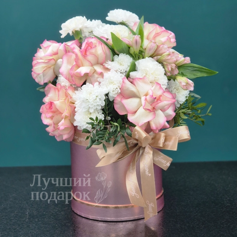 Композиция в шляпной коробке &laquo;Магнетизм&raquo;