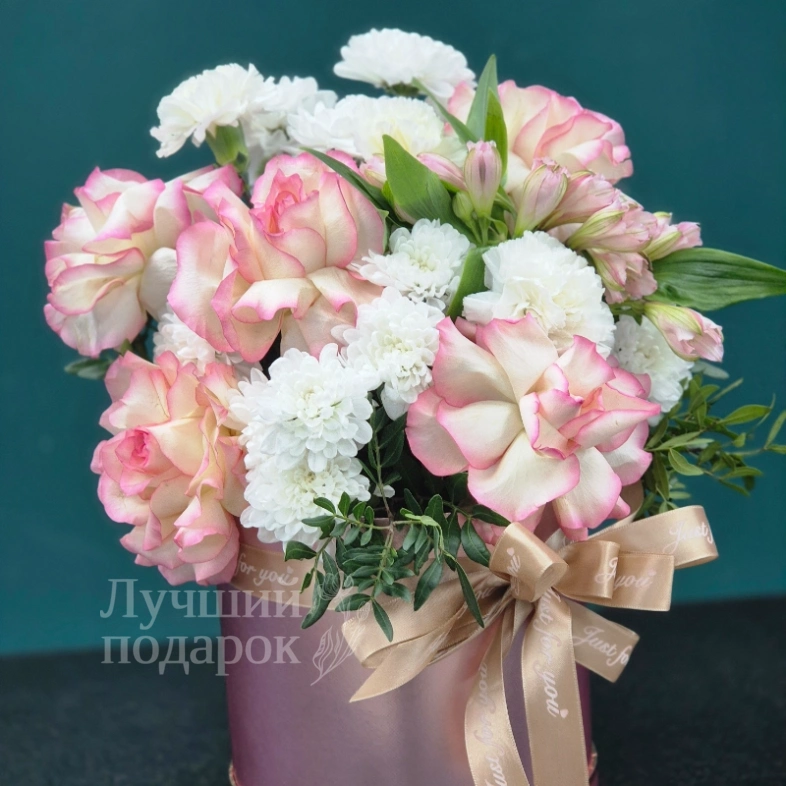 Композиция в шляпной коробке &laquo;Магнетизм&raquo;