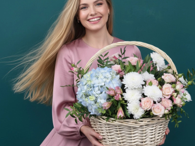 Композиция в корзине «Сюрприз