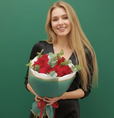 Красные французские розы «Прикосновение Франции »