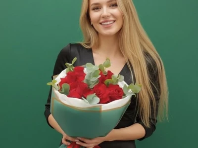 Красные французские розы «Прикосновение Франции »