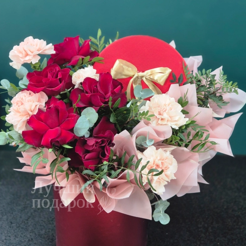 Композиция в шляпной коробке &laquo;Чародейка&raquo;