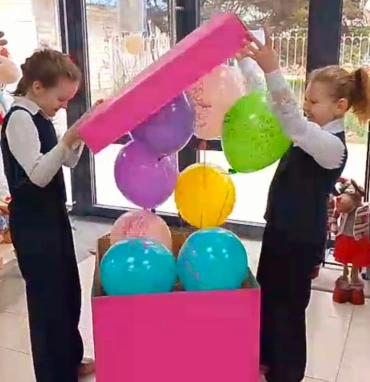 Коробка с воздушными шарами «Сюрприз»