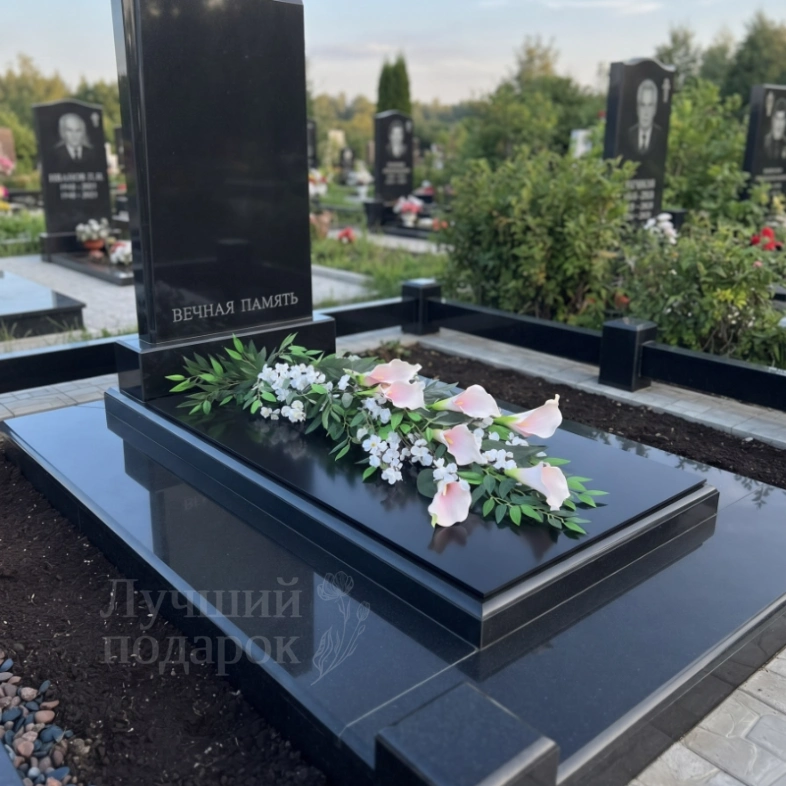 Премиальная траурная флористика &laquo;Панно на цветник Каллы&raquo;