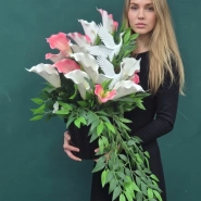 Премиальная траурная композиция &laquo;Каллы&raquo; 0