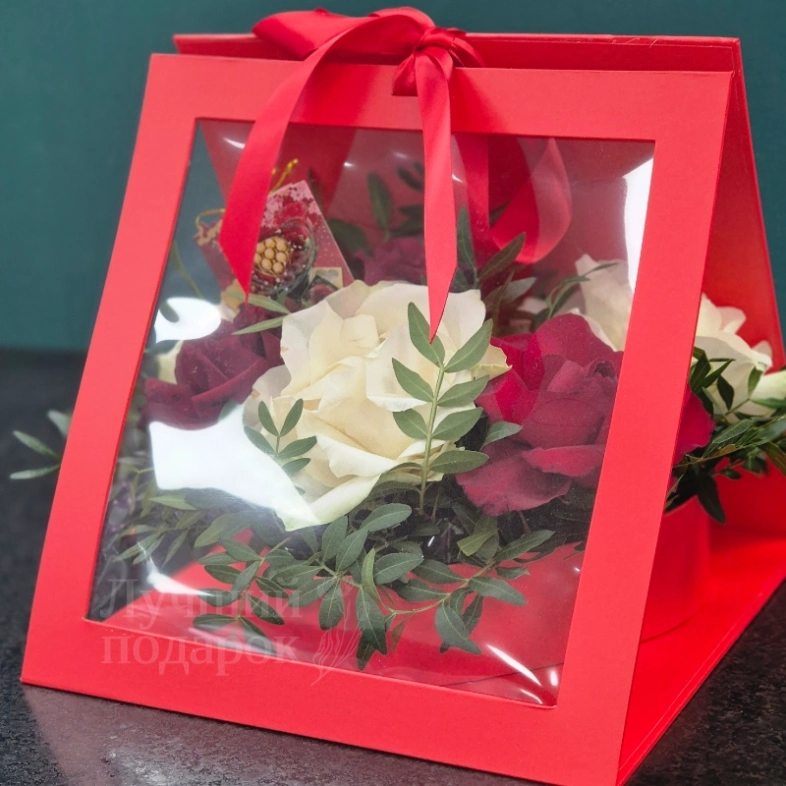 Композиция в коробке &laquo;Презент&raquo;